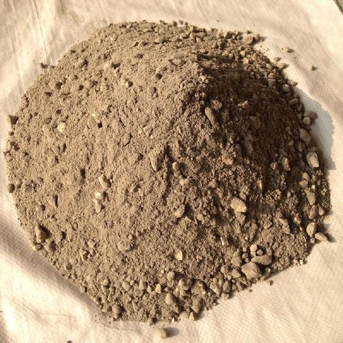 耐火澆注料可以使用納尼材料做粉料，能夠明顯提高耐火澆注料的性能